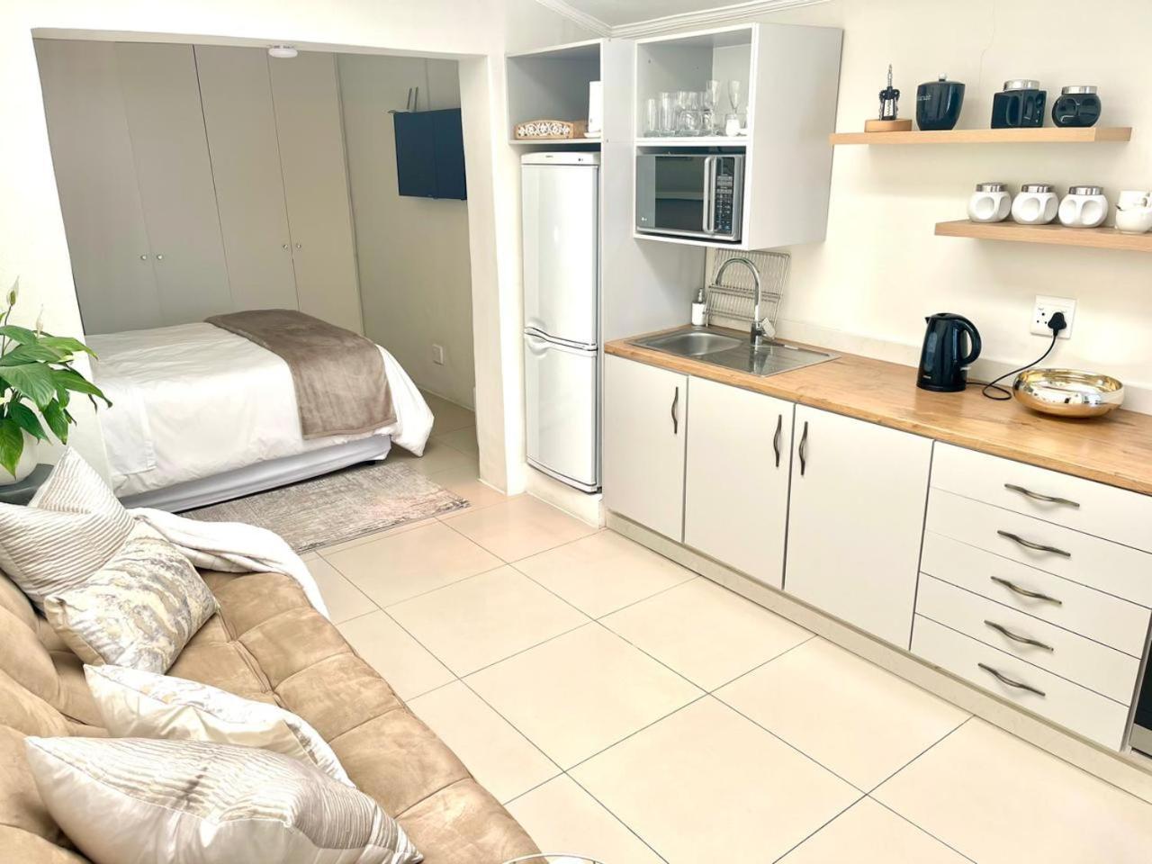 White Waves Beach House Bloubergstrand Εξωτερικό φωτογραφία