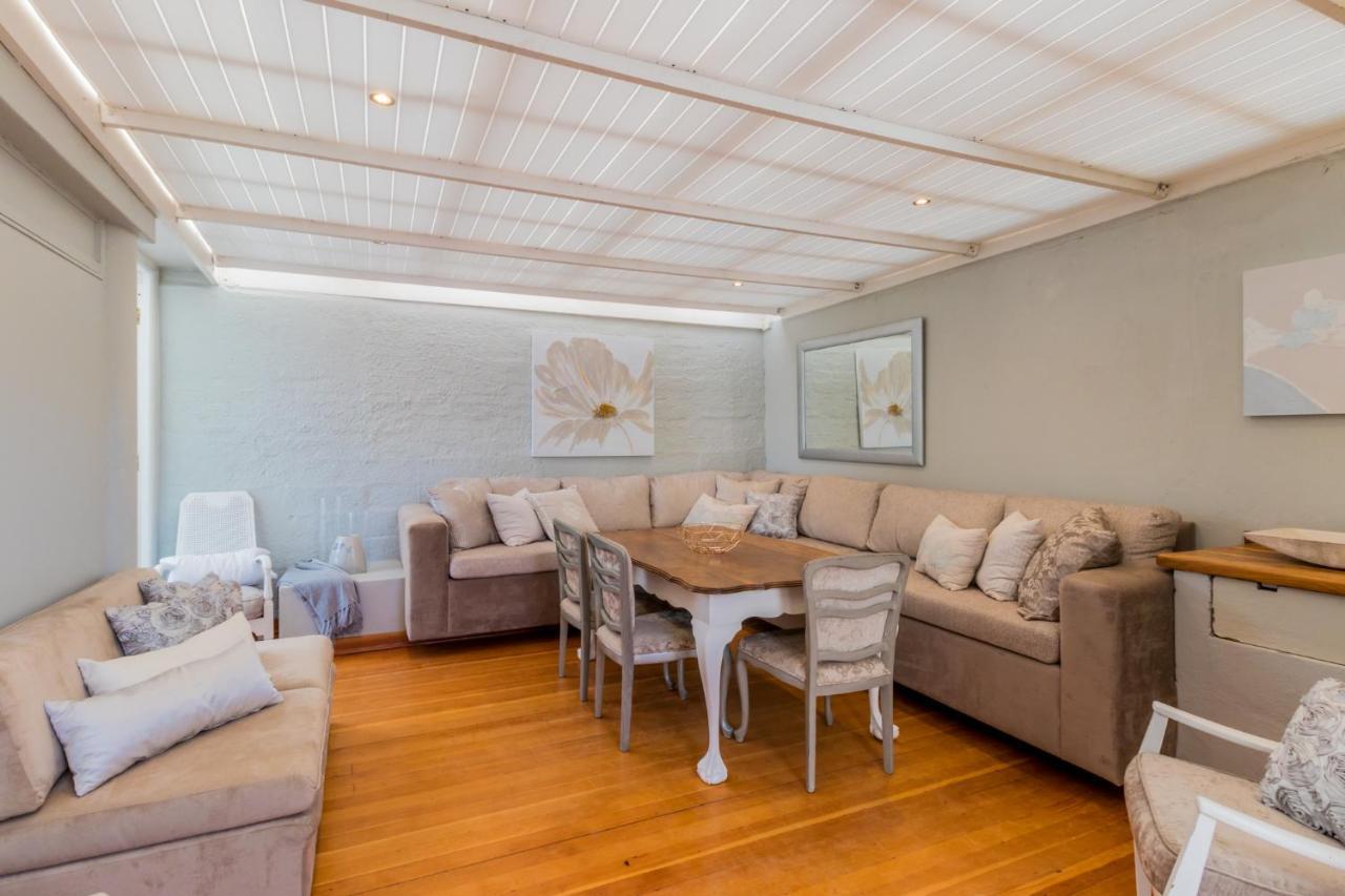 White Waves Beach House Bloubergstrand Εξωτερικό φωτογραφία
