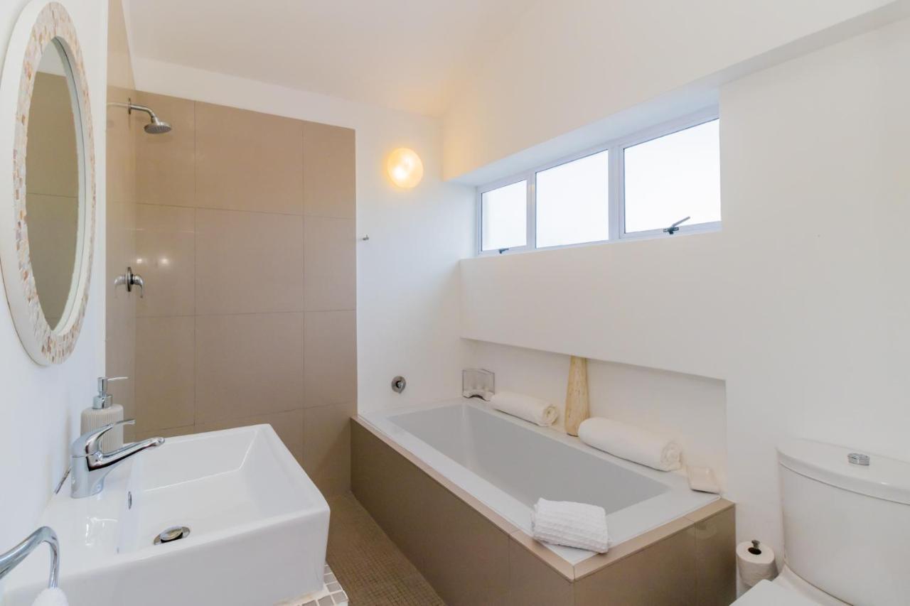 White Waves Beach House Bloubergstrand Εξωτερικό φωτογραφία