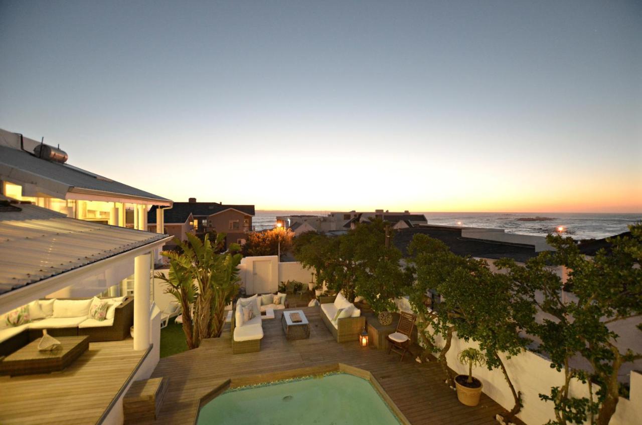 White Waves Beach House Bloubergstrand Εξωτερικό φωτογραφία